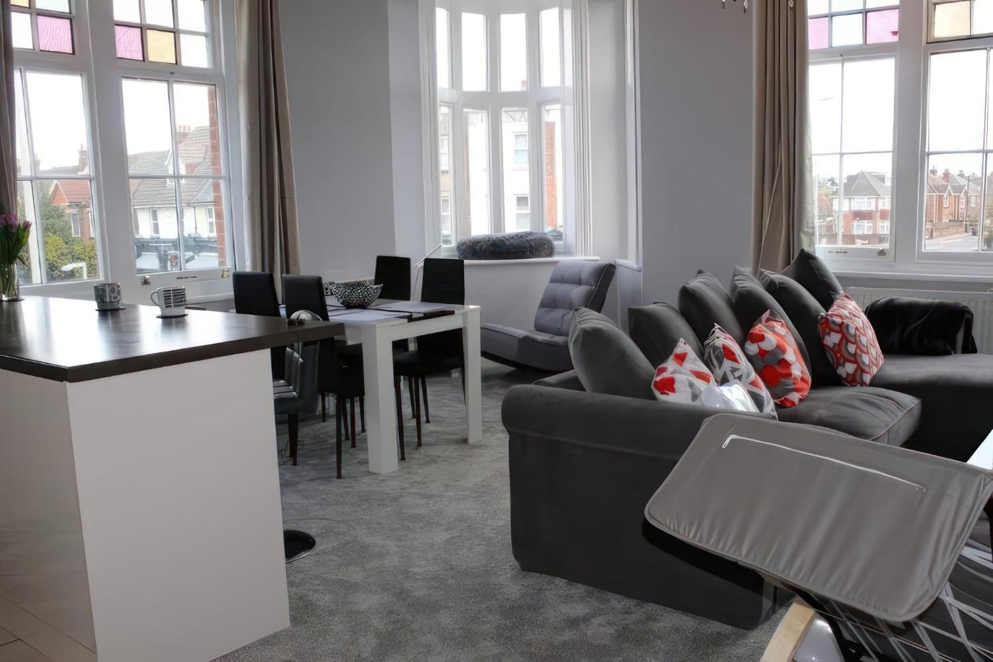 Lovely 2 Bed 2 Bath Flat With Free Parking Poole Εξωτερικό φωτογραφία