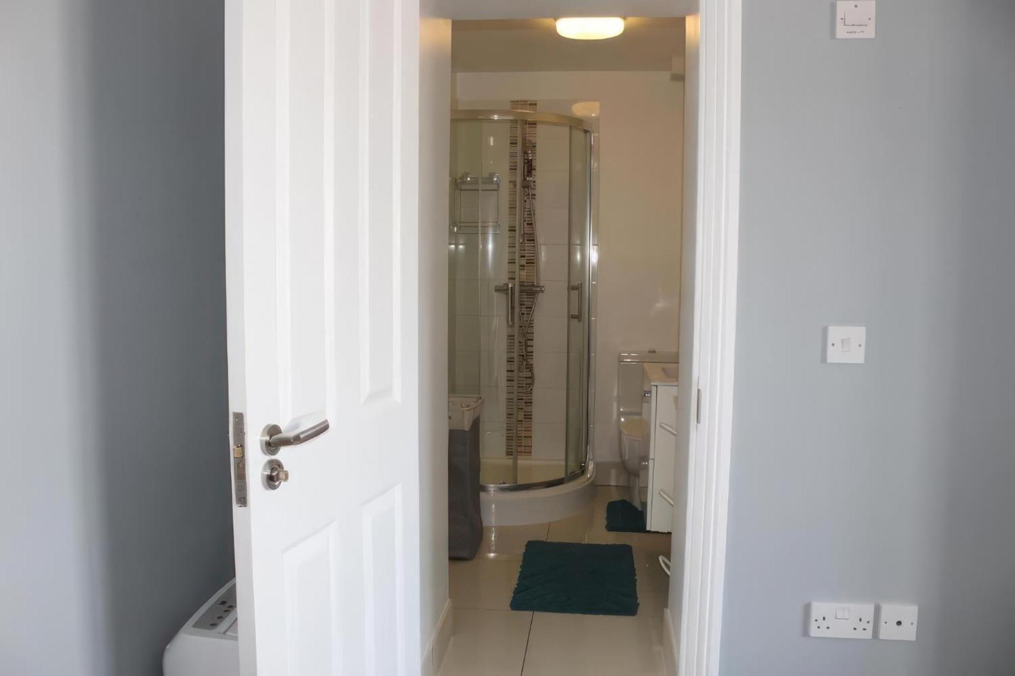 Lovely 2 Bed 2 Bath Flat With Free Parking Poole Εξωτερικό φωτογραφία