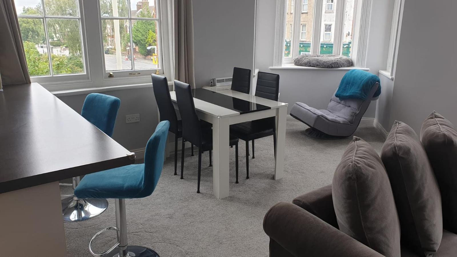 Lovely 2 Bed 2 Bath Flat With Free Parking Poole Εξωτερικό φωτογραφία