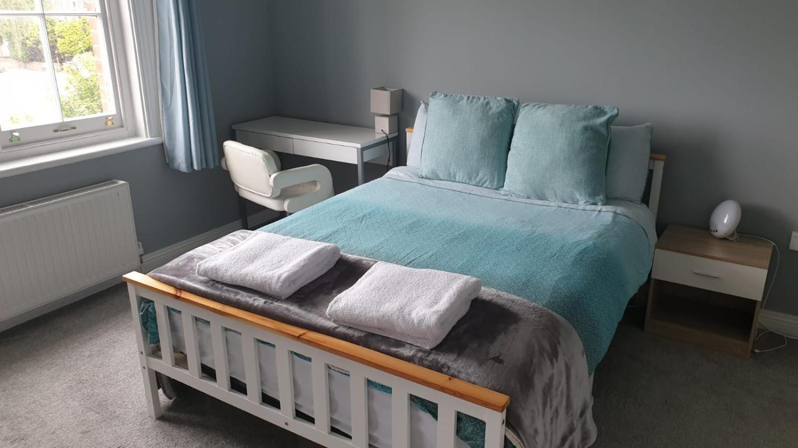 Lovely 2 Bed 2 Bath Flat With Free Parking Poole Εξωτερικό φωτογραφία